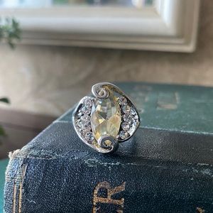 Unusual vintage cocktail ring!